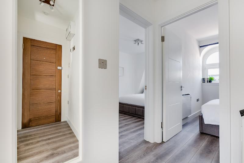 (m11) Modern 2 bedroom apartment near Hyde Park - main image