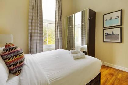 Bright 2 Bedroom Apt  Garden in South Kensington. London 