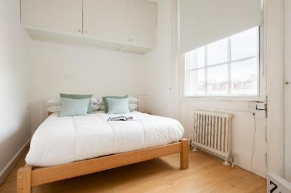 the Holland Park Escape   modern  Central 2BDR Flat