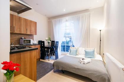 All2Stay South Kensington Apartment - image 3