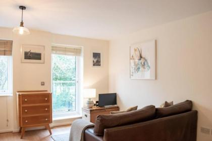 Warm 1 Bedroom Apartment with Balcony - image 8