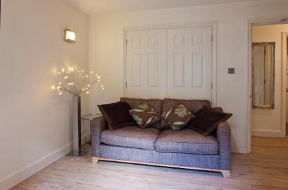 Shavers Place Flat 2 - image 3
