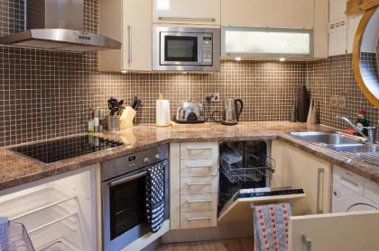 Shavers Place Flat 3 - image 3