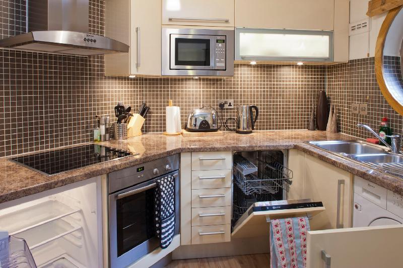 Shavers Place Flat 3 - image 3