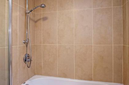 Shavers Place Flat 4 - image 2