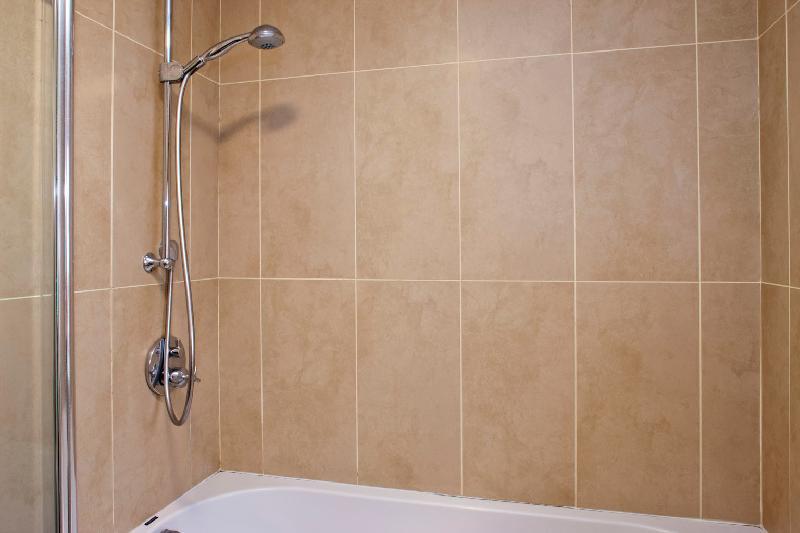 Shavers Place Flat 4 - image 2
