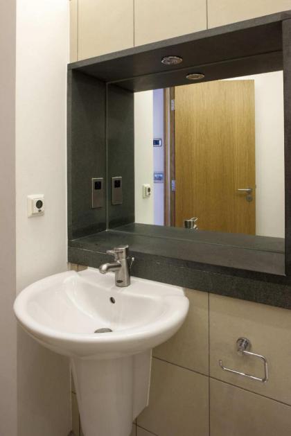 8 Conventry House  - Studio - image 3
