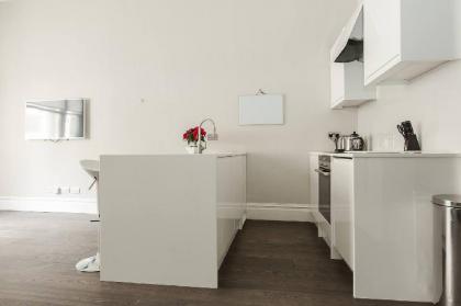Modern 1BR Period Property in Kensington - image 15