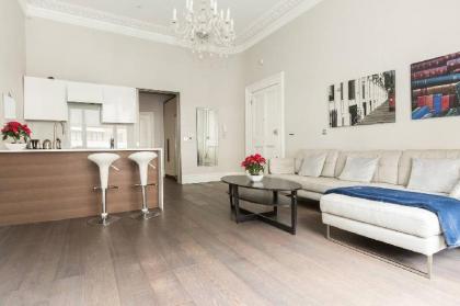 Modern 1BR Period Property in Kensington - image 2