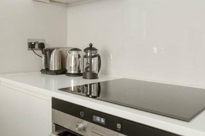 Modern 1BR Period Property in Kensington - image 3