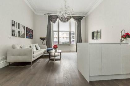 Modern 1BR Period Property in Kensington - image 4