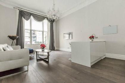 Modern 1BR Period Property in Kensington - image 6