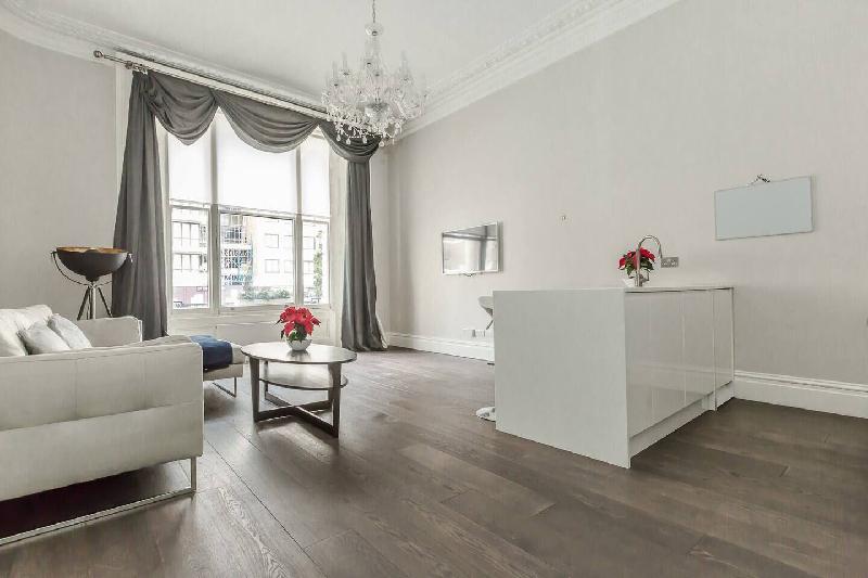 Modern 1BR Period Property in Kensington - image 6
