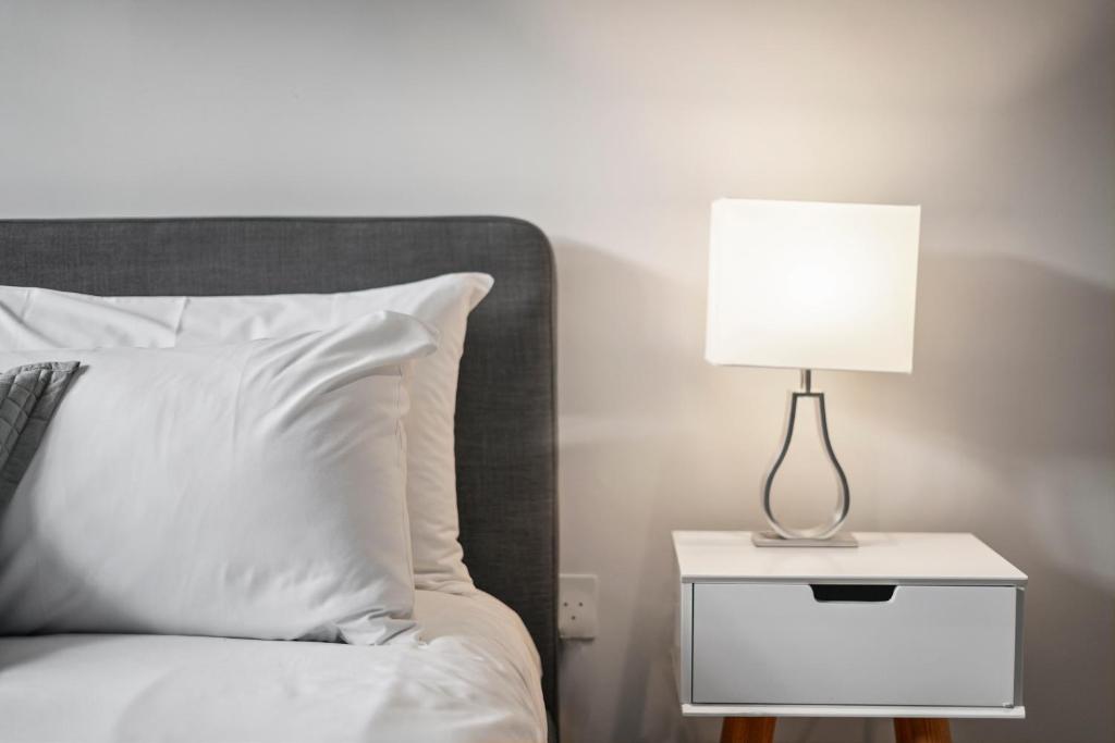 2 Bed Lux Apartments near Central London FREE WIFI by City Stay Aparts London - image 2