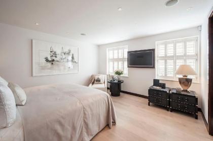 Elegant 4 BDR Mews  Modern Interior in Belgravia - image 3