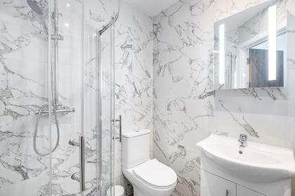 En Suite Rooms TUFNELL PARK - image 12
