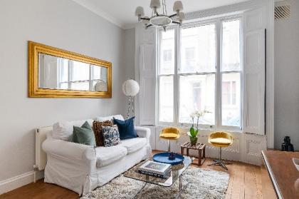 Stylish Notting Hill apartment for 2 4 