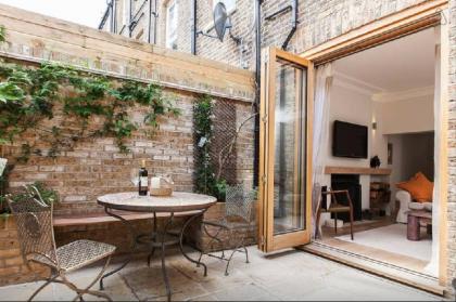 Retreat to a Stylish Flat in Chelsea - image 10