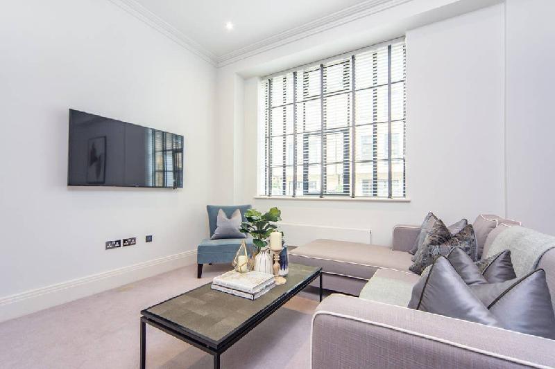 Luxury 1 Bed Apartment by the River - main image