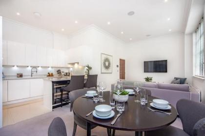 Luxury 1 Bed Apartment by the River - image 13