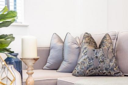 Luxury 1 Bed Apartment by the River - image 14