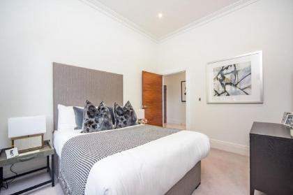 Luxury 1 Bed Apartment by the River - image 4