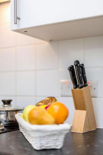 Bright Two Bedroom Apartment in Chelsea (43) - image 15