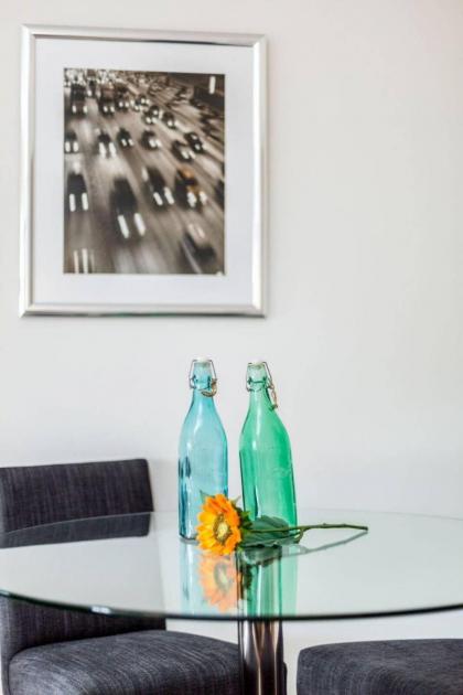 Bright Two Bedroom Apartment in Chelsea (43) - image 17