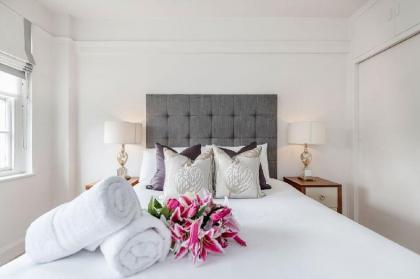 Bright Two Bedroom Apartment in Chelsea (43) - image 20