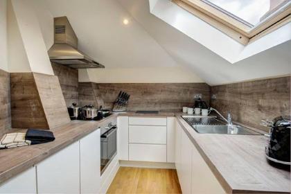 Cosy Two Bedroom Apartment  - Flat 59a - image 14