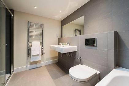 Cosy Two Bedroom Apartment  - Flat 59a - image 16