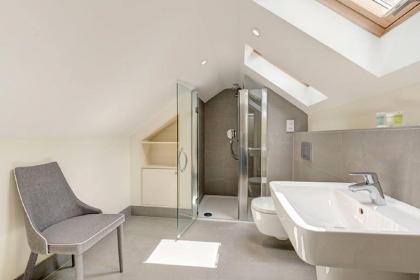 Cosy Two Bedroom Apartment  - Flat 59a - image 9