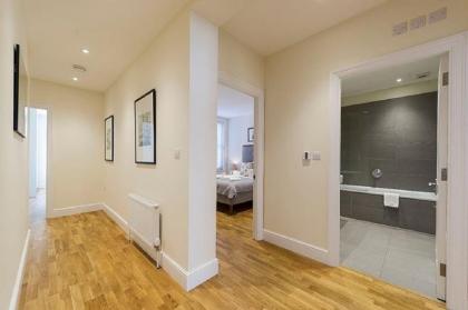 Bright Three Bedroom Apartment in Hammersmith - 37 - image 10
