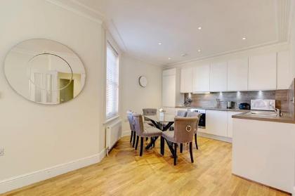 Bright Three Bedroom Apartment in Hammersmith - 37 - image 12