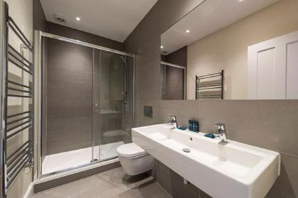 Bright Three Bedroom Apartment in Hammersmith - 37 - image 3