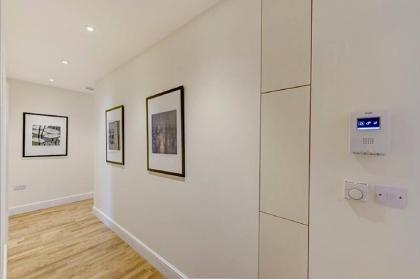 Bright Three Bedroom Apartment in Hammersmith - 37 - image 4