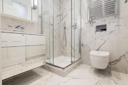 Designer 3 Bed Apartment with Balcony - 140 - image 11