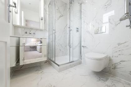Designer 3 Bed Apartment with Balcony - 140 - image 12