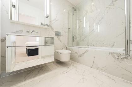 Designer 3 Bed Apartment with Balcony - 140 - image 13