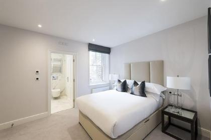 Designer 3 Bed Apartment with Balcony - 140 - image 14