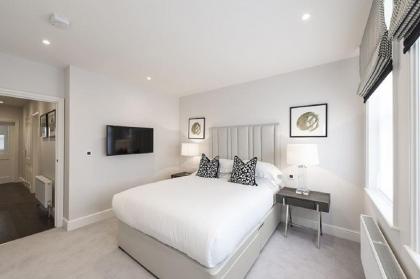 Designer 3 Bed Apartment with Balcony - 140 - image 15