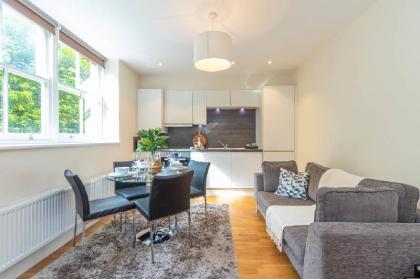 Two Bedroom Apartment in Hammersmith (201A) - image 13