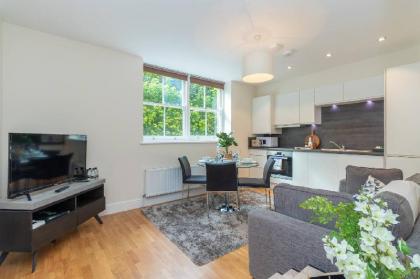 Two Bedroom Apartment in Hammersmith (201A) - image 14