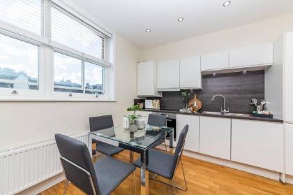 Modern Two Bedroom Apartment in Hammersmith - 207A - image 18