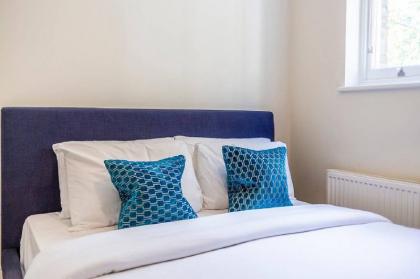Modern Two Bedroom Apartment in Hammersmith - 207A - image 2