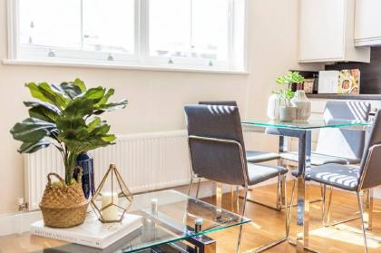 Modern Two Bedroom Apartment in Hammersmith - 207A - image 20