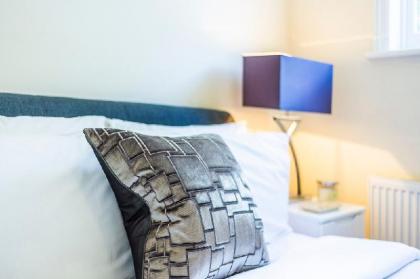 Luxury Two Bedroom Apartment in Hammersmith - 209A - image 10