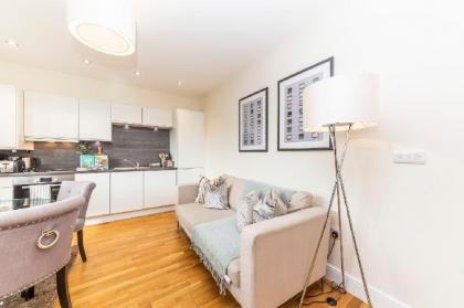 Modern Two Bedroom Apartment in Hammersmith  -205A - image 20