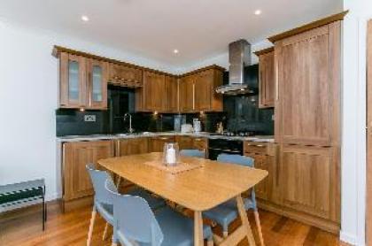Smart London apartment for 3 guests - image 10