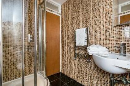 Smart London apartment for 3 guests - image 11
